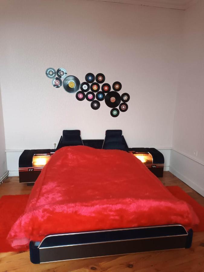 Vintage ,La Capsule Temporelle Wifi Draps Parking Publique Gratuit Apartment Thiers Exterior photo