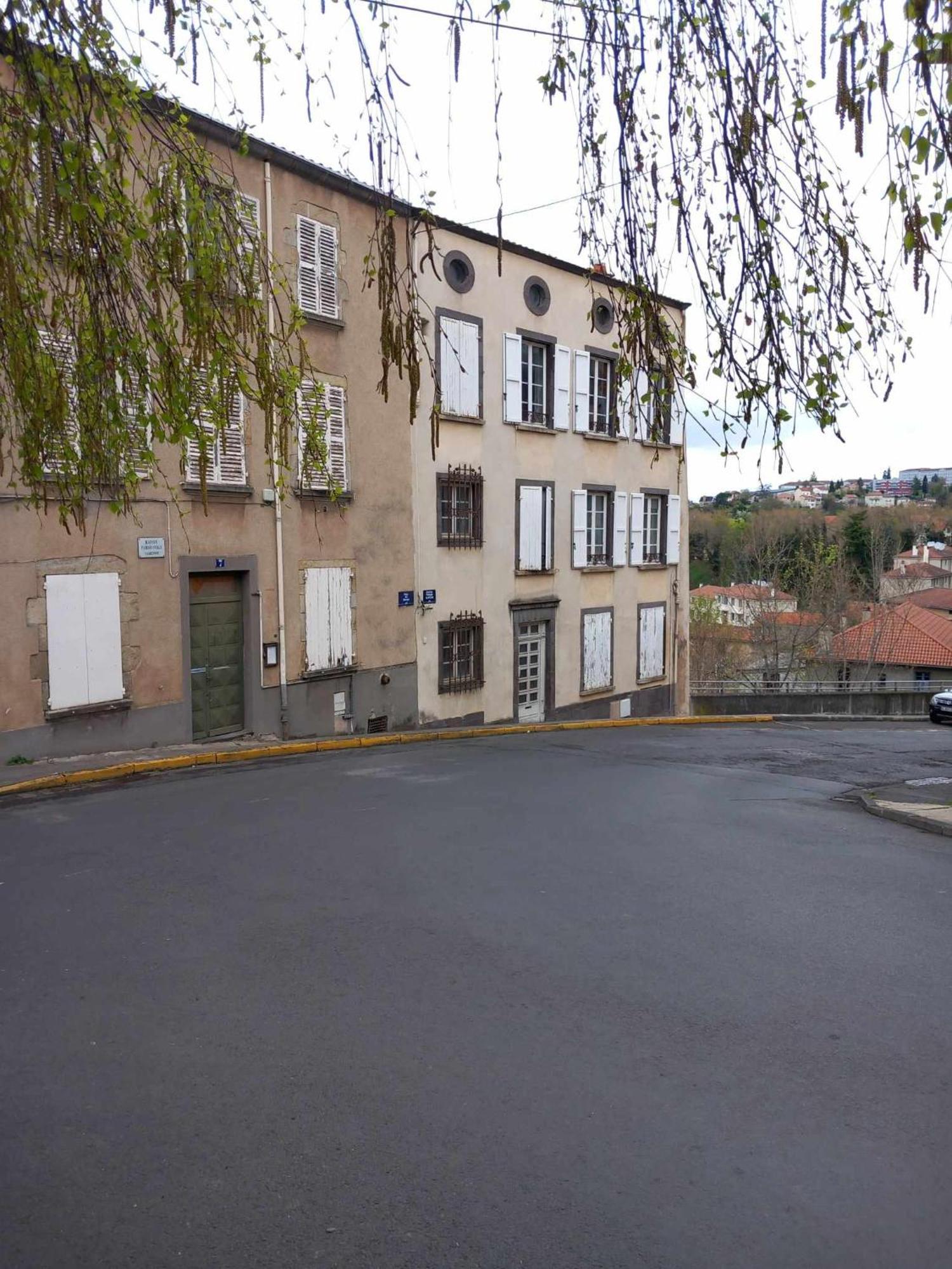 Vintage ,La Capsule Temporelle Wifi Draps Parking Publique Gratuit Apartment Thiers Exterior photo